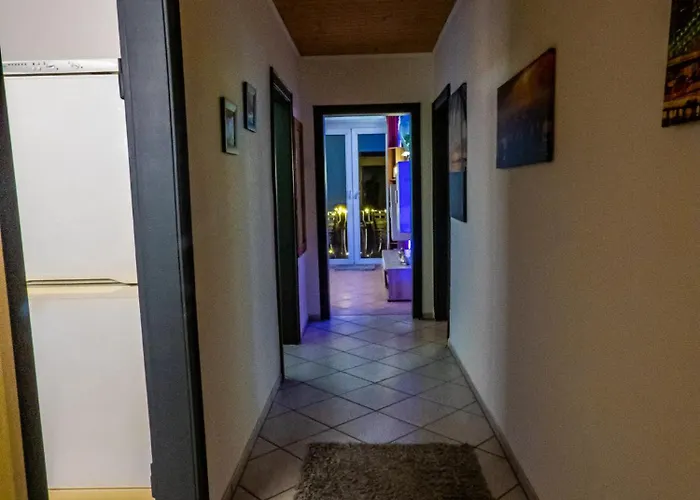 Апартаменты #121 Grosse, Gemuetliche In Remscheid-city Ремшейд